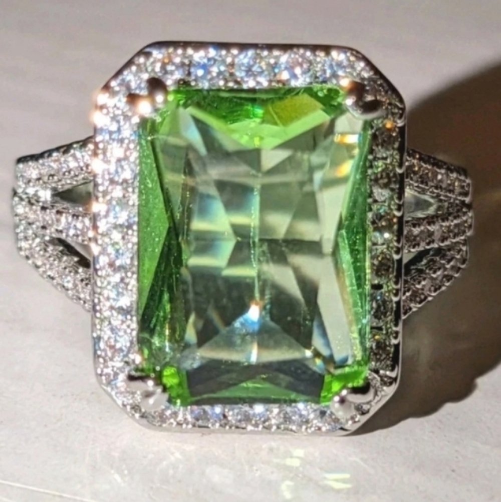 Emerald Cut Green  Women's Ring Sz 9